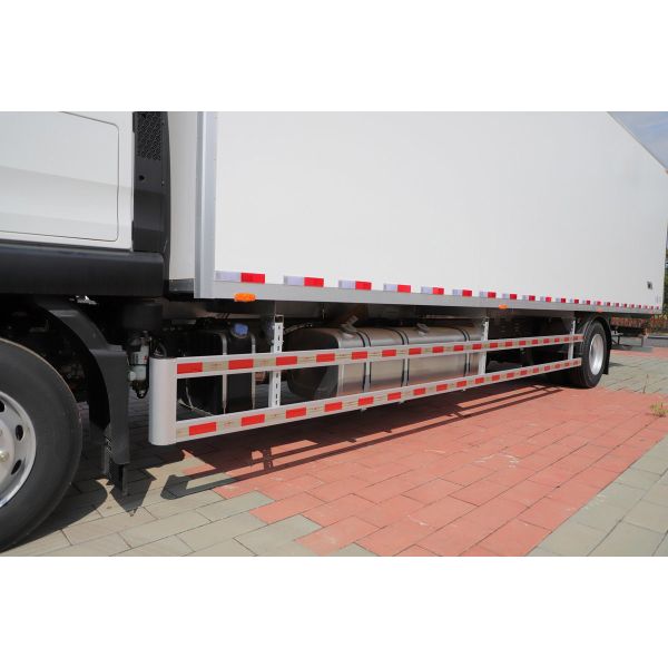 Diesel 10-Speed 290hp 4X2 9.45m Deflector Row Half Cab White Body SITRAK ZZ5186 Three-Door Freight Refrigerated Truck