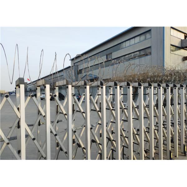 Coil CBT 65 Razor Wire Galvanized 5 Clips Connected Concertina Wire Wall
