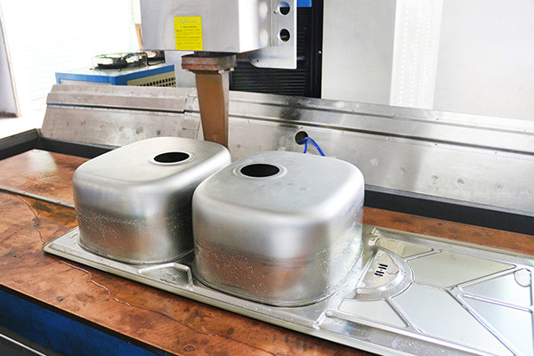 Automatic Seam Welding Machine For Italian Type Stainless Steel Kitchen Triple Sink Bowl