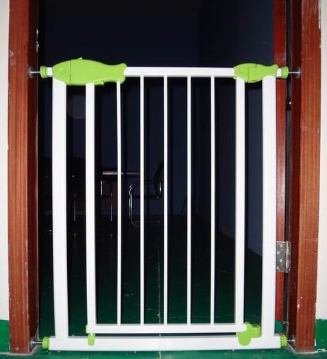 Quality Auto Stair Babies Safety Gates , Adjustable Children Safety Gates for sale