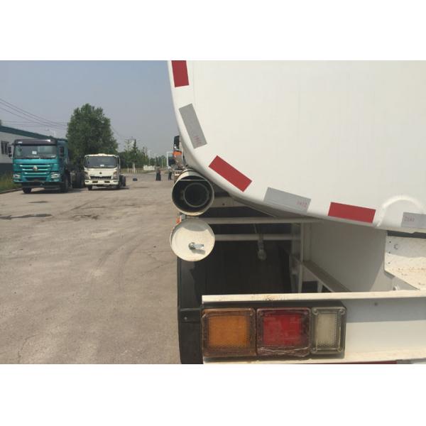 Oil Carrying Semi Trailer Truck , 55 Tons 60cbm Mn Steel Oil Tanker Truck