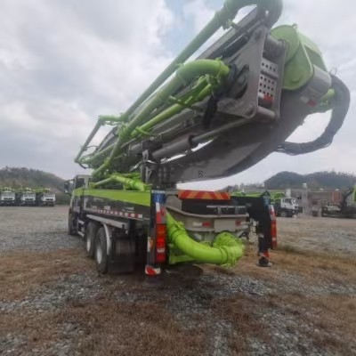 Robust Structure 3 Axles Concrete Boom Pump Truck 2021 Zoomlion 50m With Sitrak Chassis