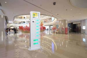 China Floor Standing Mobile Phone Cell Phone Charging Stations With Remote Platform And Differnt Payment Devices on sale
