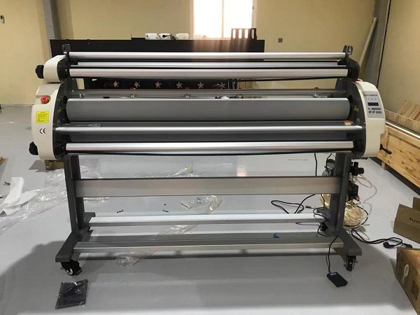 holographic film Hot Cold Laminating Machine , 63" Hot And Cold Laminator