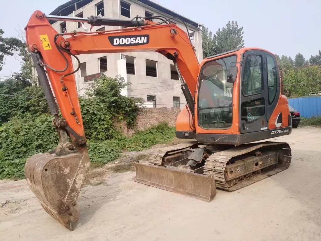 Cheap Second-Hand Doosan 75 Mini Excavator, Original Factory Excavator, Suitable for Garden Construction, Road Construction