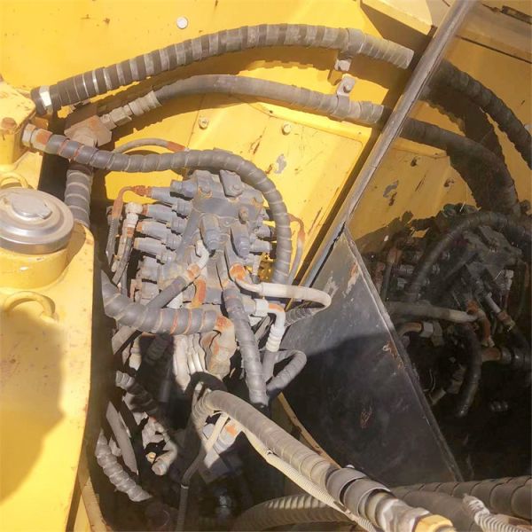 Japan-Made Crawler Chain and Original Hydraulic Cylinder for Shanghai 7 Ton Excavator