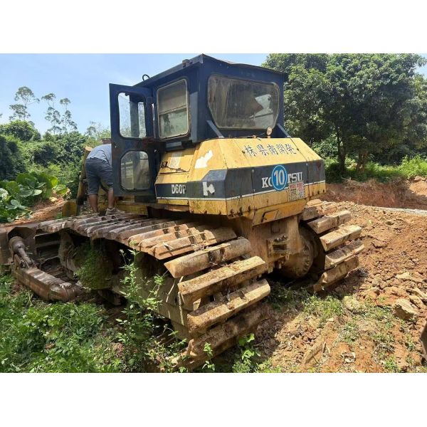Komatsu D60P Bulldozer Has Excellent Durability , Flexibility , And High-quality