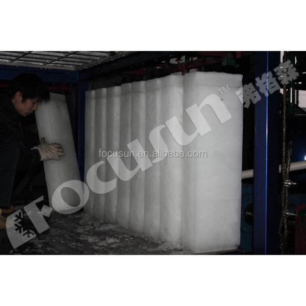 Space-Saving Ice Block Making Machine 380v/220V Voltage Perfect for Small Spaces