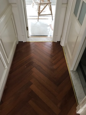 Sand Gold Aluminium Floor Strips T Shaped Floor Transition Profile Non Slip Groove Design