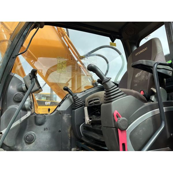 R220LC Used Crawler Excavator