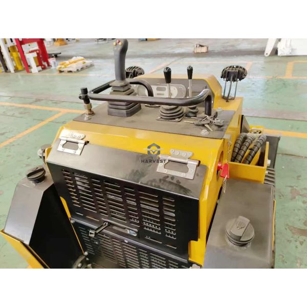 Stand-on Skid Steer Loader LY850 with 0.2m3 bucket & Kubota engine Hot Sale