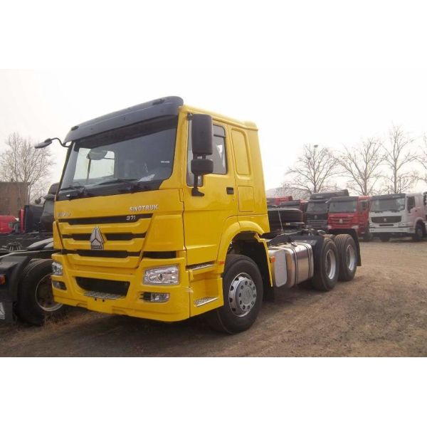 6X4 Tractor Truck Head with High Engine Capacity and Tubeless Tire Design
