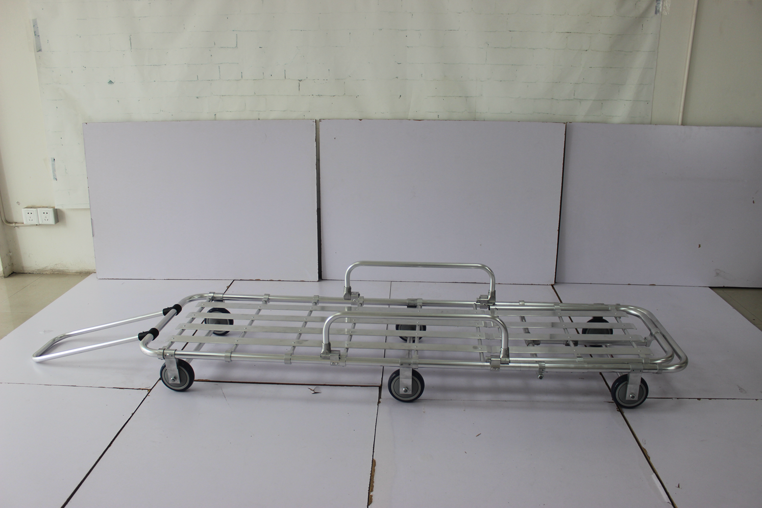 High Quality Medical Devices Emergency Aluminum Alloy Ambulance Stretcher for Transfer Patient 190 X 62 X 23cm