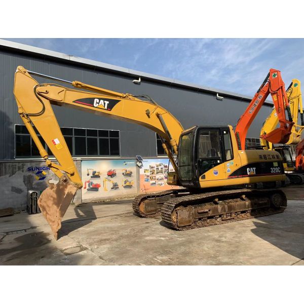 High Efficiency Used CAT Excavators 320C With 2.4m3 Bucket Capacity And 600mm Track Width