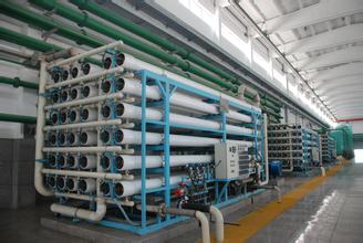 Automatic Reverse Osmosis Water Treatment Plant High Performance With PLC Control Box
