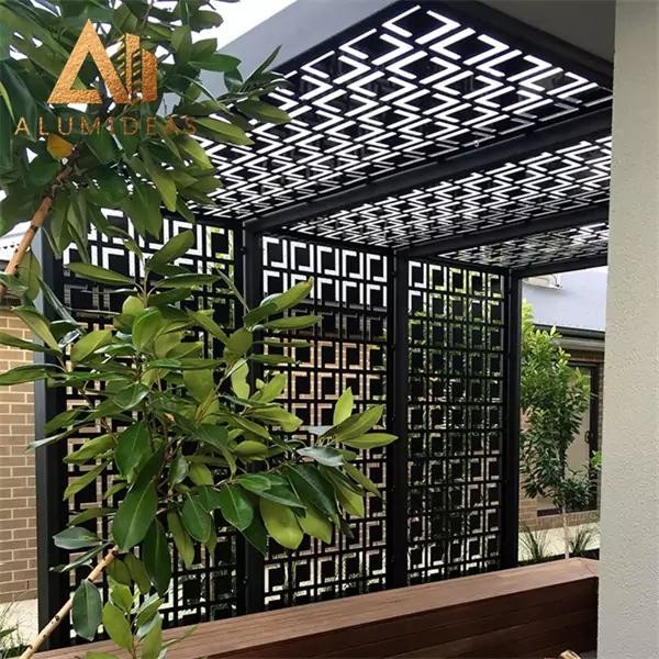 Decorative screen fence