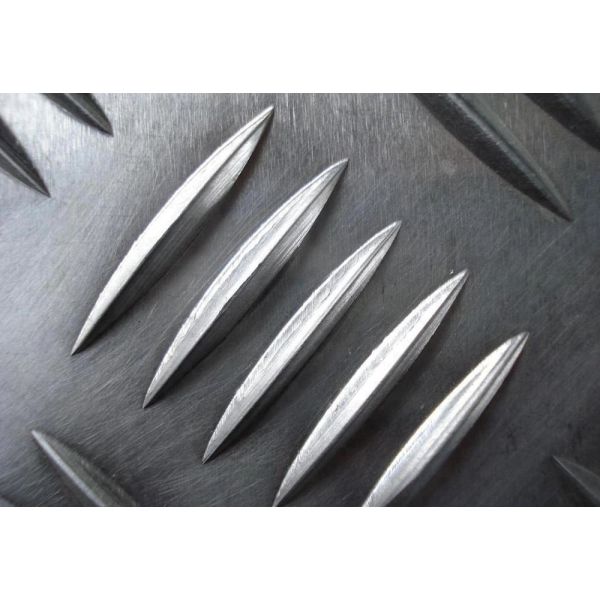 600mm-1500mm Hot Rolled Checkered Sheet Metal Coil JIS SS400