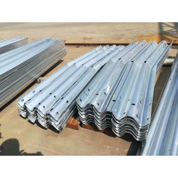 Highway Guardrail in 3D Welded Curved Panel Fence for Crowd Control Barrier Fence