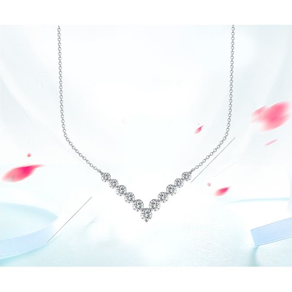 18k Gold Moissanite Diamond Smile Necklace Pendant For Gift Giving