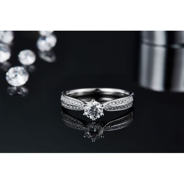 Minimalist Designs 9K Gold Jewelry , Moissanite 925 Silver Ring Set