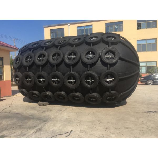 2500mm*5500mm Aging Wear Resistant Floating Ppneumatic Fender For Ship Wharf