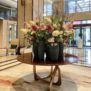 Cheap Premium Vase Ornament Hotel Flower Arrangement Decorative Flower Pot And Table wholesale