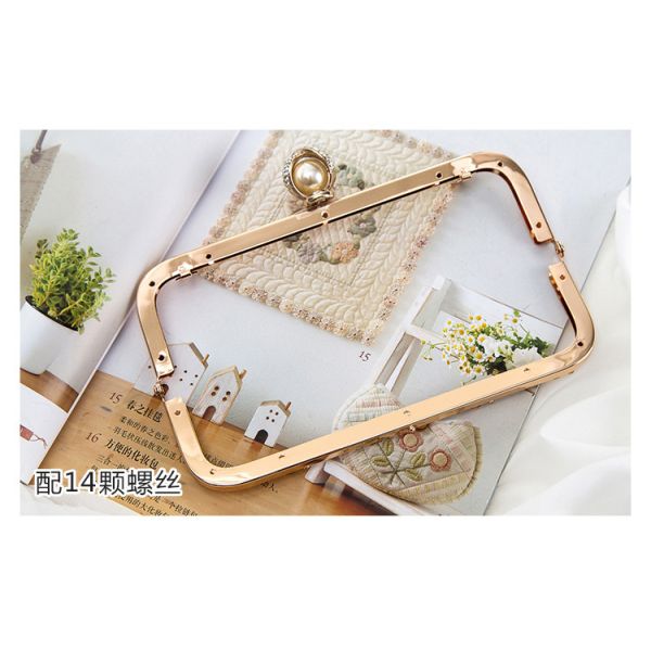 Noble Imitation Pearl Lock Carpet Bag Frame With Chain Loops