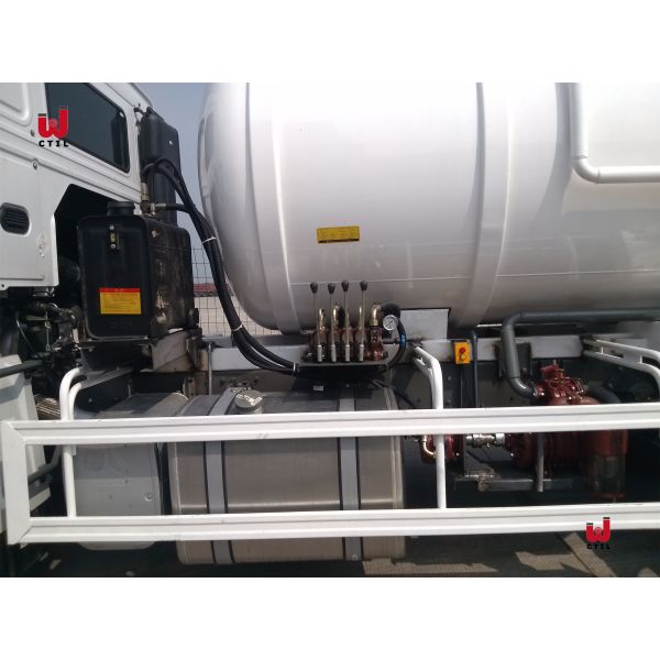 HOWO Sewer Vacuum Truck 10 Cubic Meters Truck Mounted Jetter