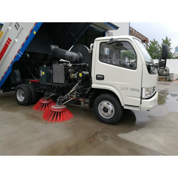 Dongfeng Street Vacuum Truck , Garbage Street Sweeper Truck With 4 Brushes