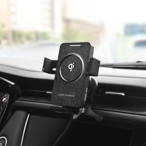 360° Rotation 15W Wireless Car Charger Sucking