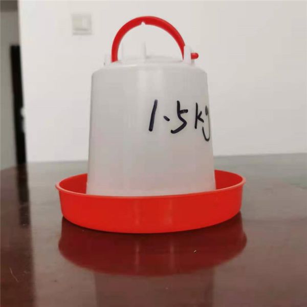 1.5L Poultry Bucket Drinker For Baby Chicken Broiler Layer Breeder