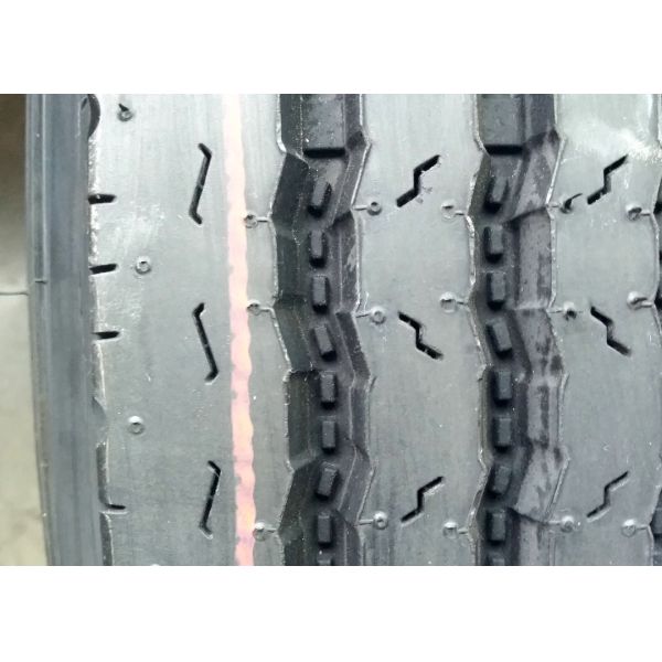 High Durability Tyres For Trucks And Buses 7.50R16LT Natural Rubber Materials