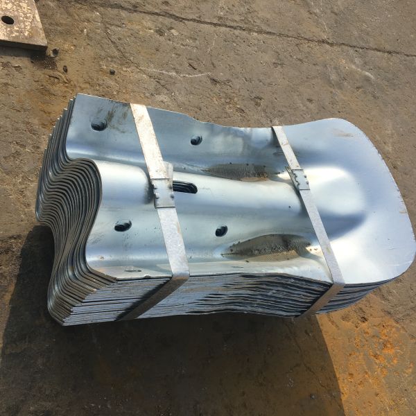 Q235 Q345 Galvanized Steel Highway Guardrail Fishtail End for Customized Projects