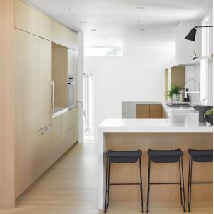 Cheap MDF Melamine White Kitchen Cabinets Modern Moisture Proof wholesale