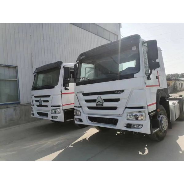 ISO Certified 6X4 371HP Heavy Tractor Head Truck with Diesel Engine Rhd Tractor Truck