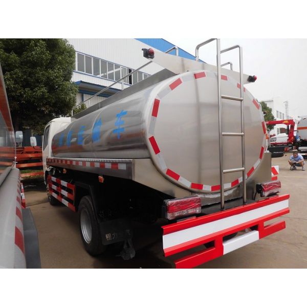 304 Stainless Steel Tanker Trailers , Dongfeng 8cbm Fresh Milk Delivery Tanker Truck