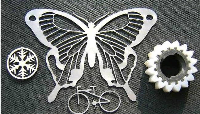 Sheet Metal Robotic Laser Cutting Machine 1800M Arm Length 3000*1500mm