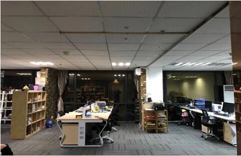 creative Custom Shape Metal Keychains zinc alloy accessories