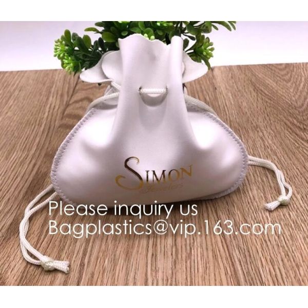 Fine Jewelry, Collectible Coins, Cute Charms And Trinkets. Place Fragrant Potpourri, Colorful Stones, Jewelry While Trav