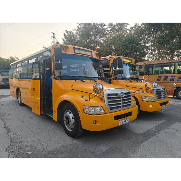 56 high-quality second-hand diesel-fueled yellow schools