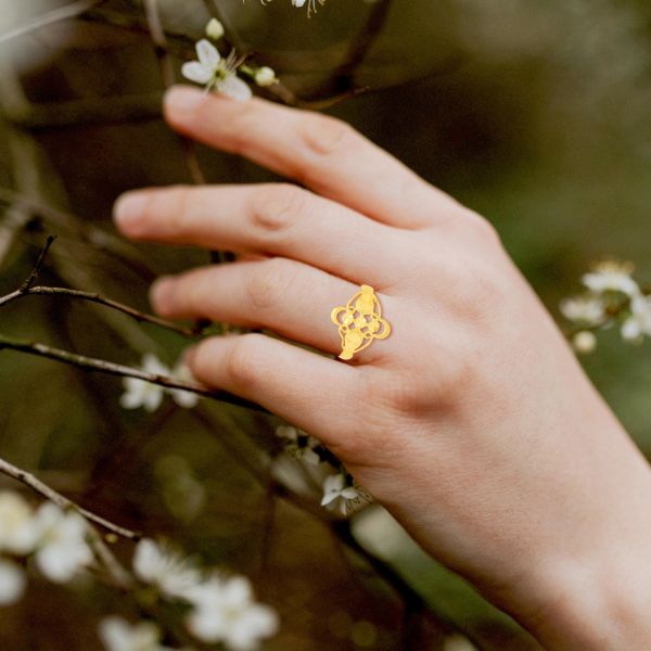 Luxury 18kt Gold Ring: A Timeless Piece of Elegant Jewelry