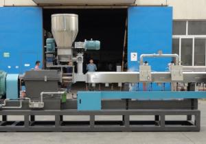 PET Flakes Recycling Plastic Pelletizing Machine With Twin Screw Extruder