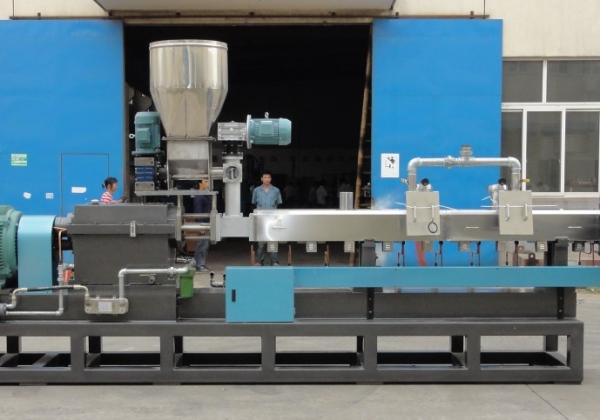 Quality PET Flakes Recycling Plastic Pelletizing Machine With Twin Screw Extruder for sale