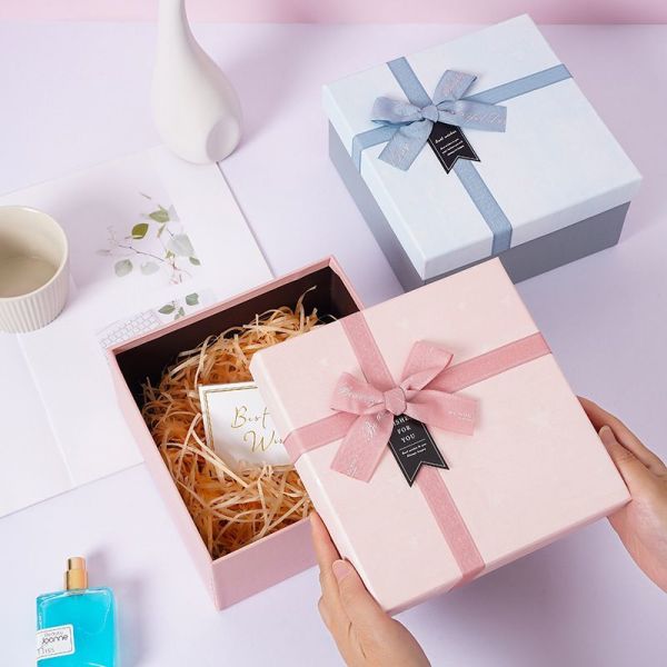 Cardboard Paper Luxury White Gift Box With Ribbon Wedding Party Souvenir Gift Box