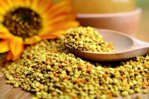 China Bee Feed Raw Pollen 100% Organic Natural Mixed Flower Rape Bee Pollen Granules on sale
