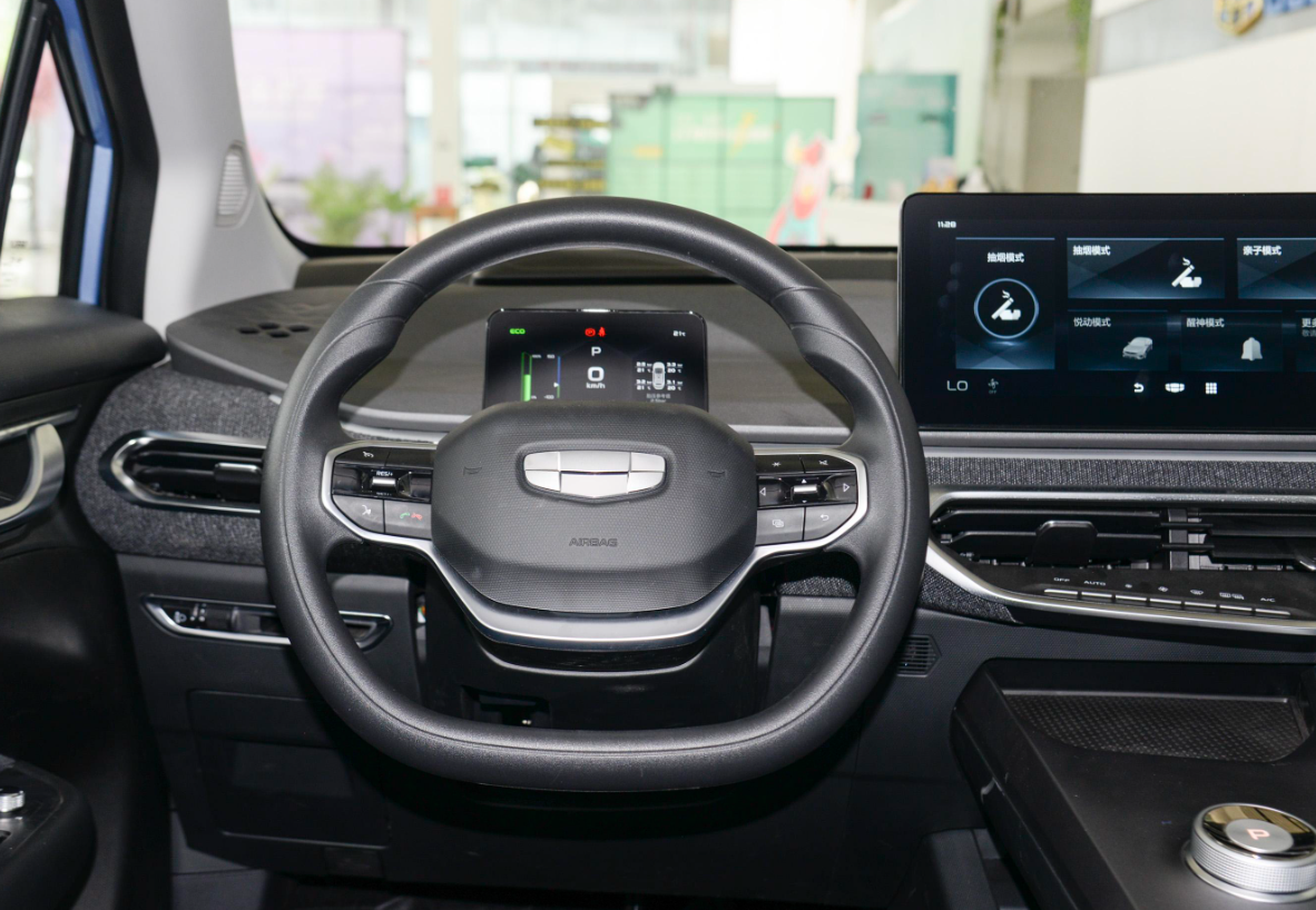 Compact 5 Door 4 Seats Geely Vehicle Geely Geometry C 2022 400KM Lanmei Pro