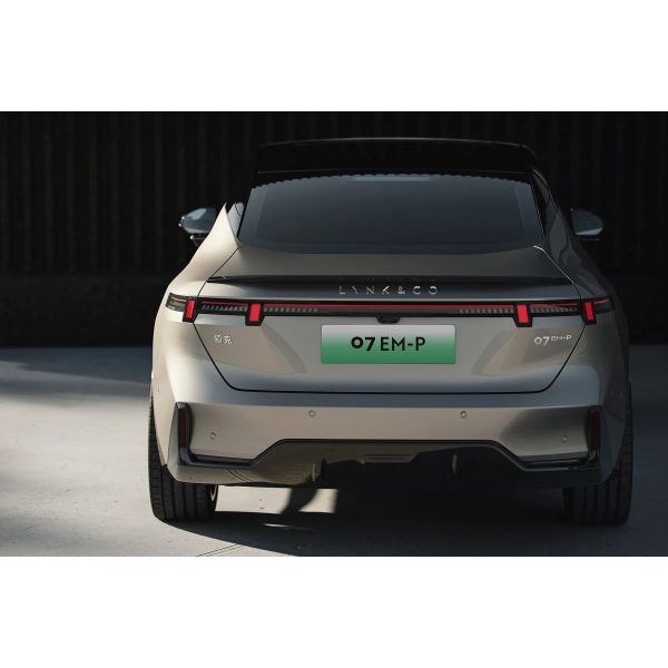 5 Seat Lynk And Co Electric Car Sedan Type Front Wheel Drive EV 180km/h