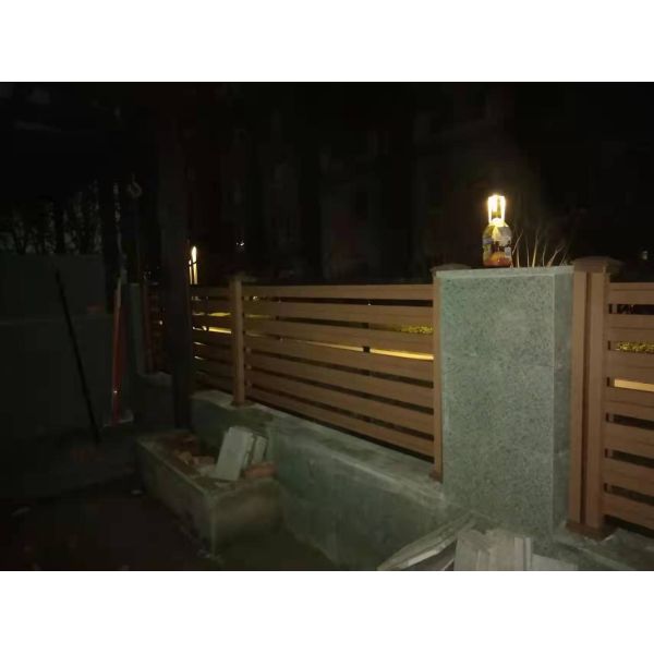 Plastic Composite Slatted Fence Panels WPC Fence Wood Plastic 200 X 200mm