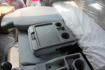 Used Fuel Trucks Sinotruck Howo Cargo Truck Loading Weight 8-10 Tons 4×2 Drive Mode Right Hand Drive