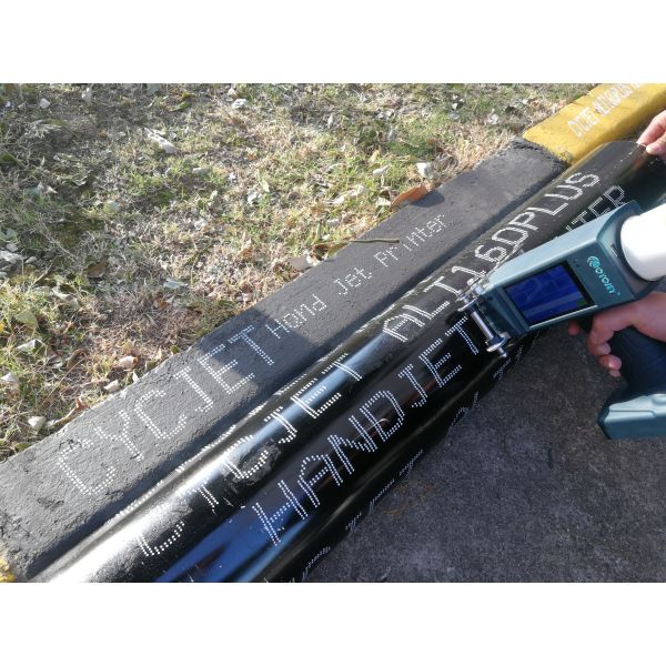 Multiple languages Handheld Inkjet Printer 60mm Large Character For Oil Drum Inkjet Printing